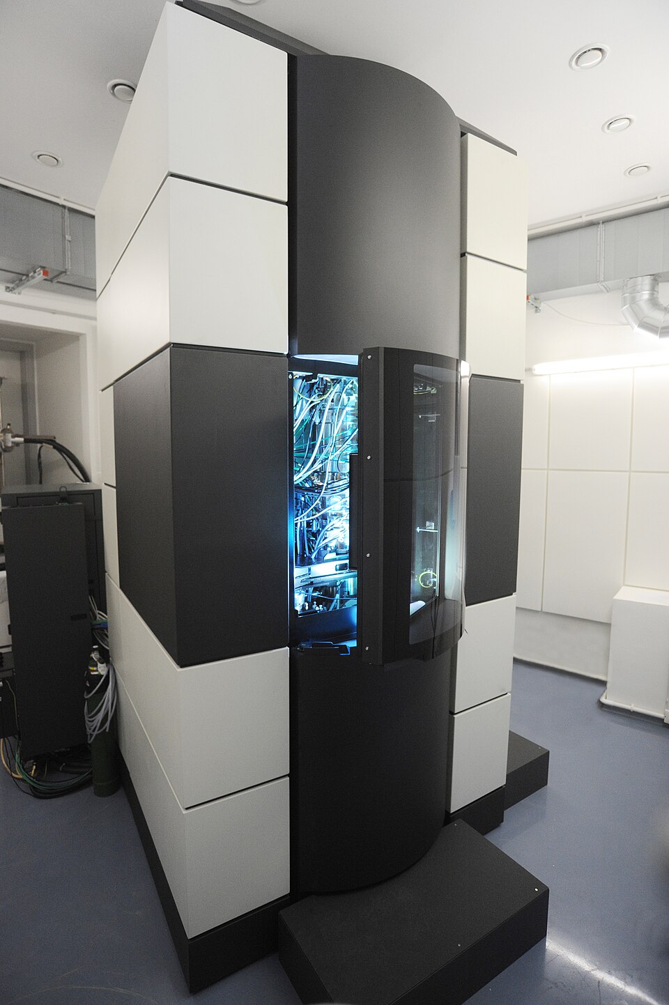 Nowoczesny transmisyjny mikroskop elektronowy (TITAN)