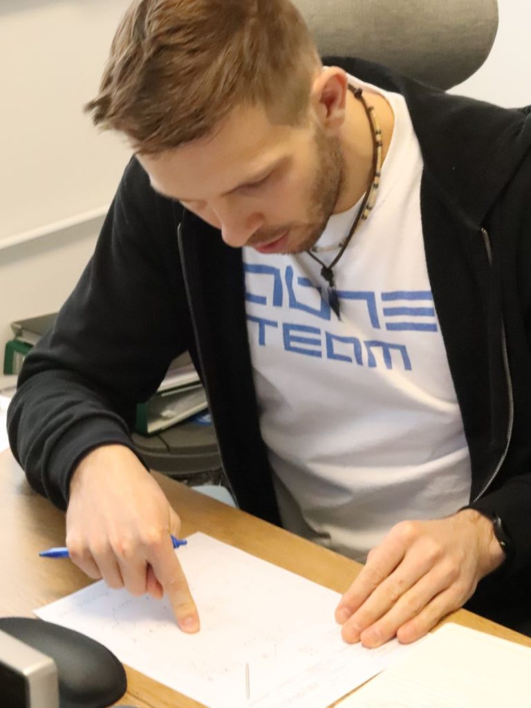Nadzór nad produkcją CNC w SABNER